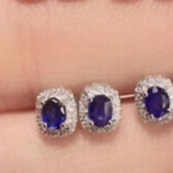 NWT Sterling Silver Stud Earrings - Picture 3 of 3